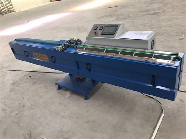 丁基膠涂布機設備特點: