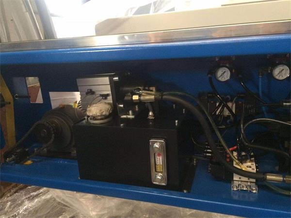 臥式丁基膠涂布機(jī)